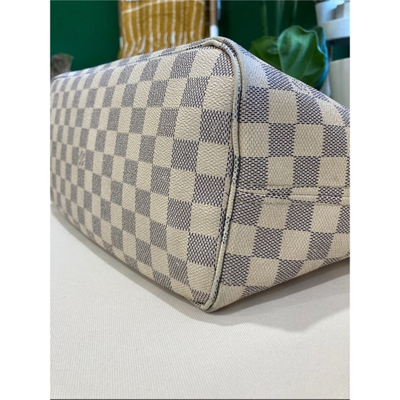 *SOLD* Louis Vuitton Neverfull MM - Picture 6 of 11